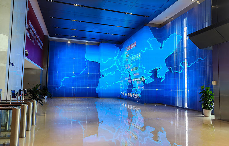 LED透明屏的戶外應(yīng)用場景及安裝注意事項(xiàng)(圖1) 透明屏.png